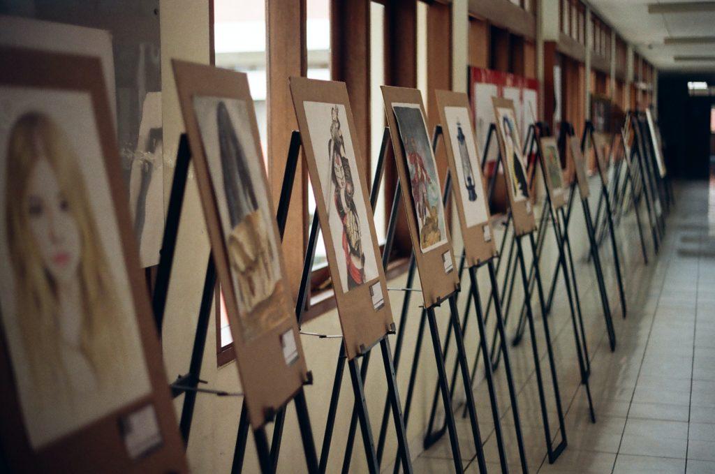 Portable easels used for displaying paintings on cork boards.